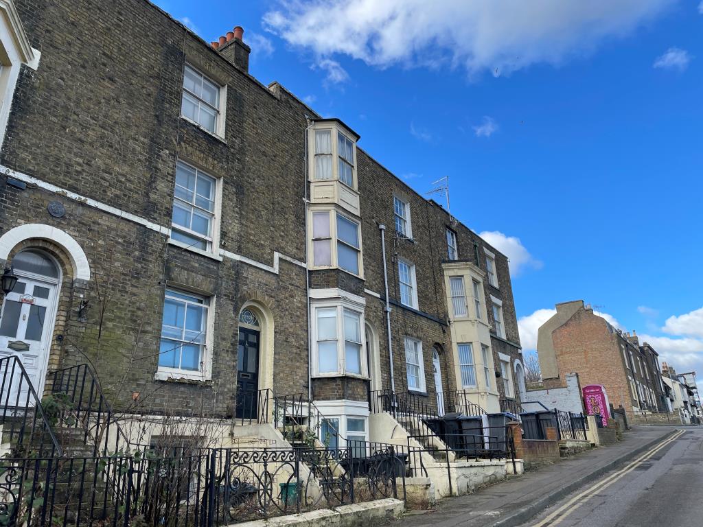 Lot: 52 - VACANT FOUR STOREY PROPERTY WITH POTENTIAL - Street view of terrace